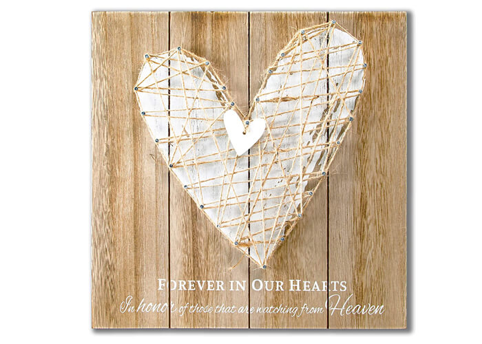 Heartfelt DIY Gifts: Meaningful Creations for Those Grieving a Loss