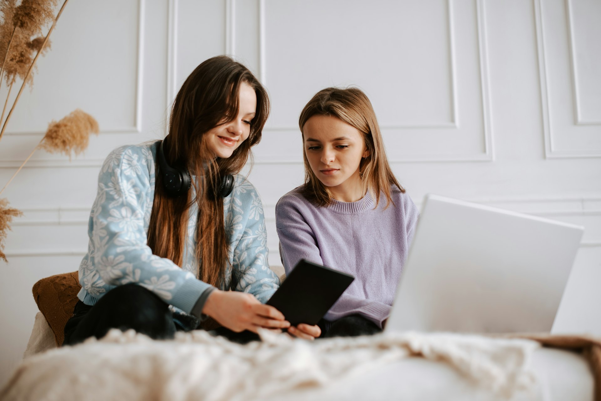 Empowering Teens: Achieving a Balanced Digital Lifestyle in the Modern Age